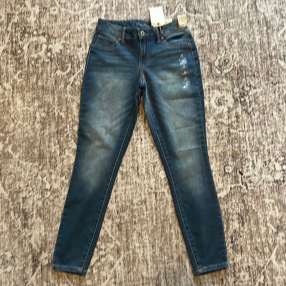 Maurice's NWT Mid-Rise Jeggings!!